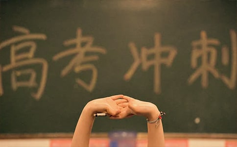 2015年高考作文素材库:社会热点素材及运用