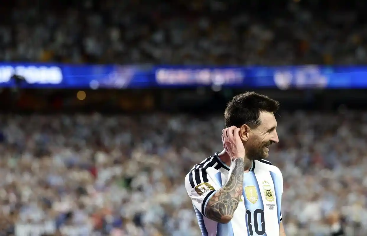 明星祝贺梅西蹭热点的文案怎么写,_世界杯梅西中国球迷_梅西世界杯社交媒体中文发言