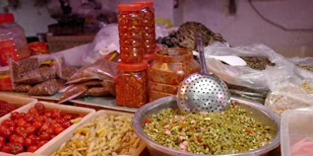 假期返程的贵州人，行李箱里都有一瓶糟辣椒